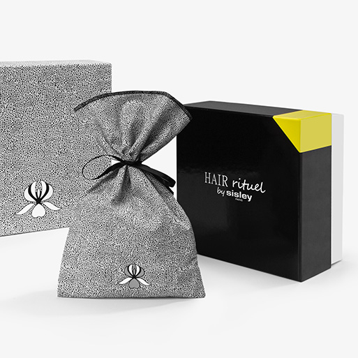 Discover the art of giving and our complimentary services exclusively from our online boutique.